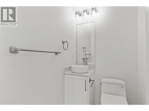 1955 Harris Drive, Penticton, BC - Indoor Photo Showing Bathroom