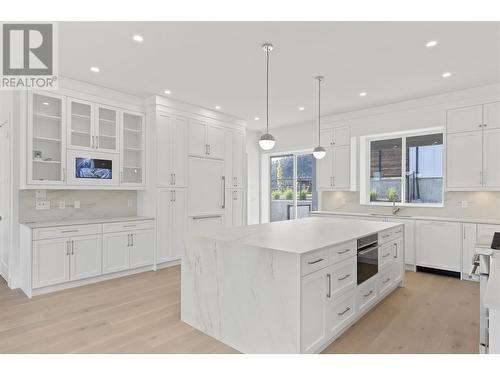 1955 Harris Drive, Penticton, BC - Indoor Photo Showing Kitchen With Upgraded Kitchen