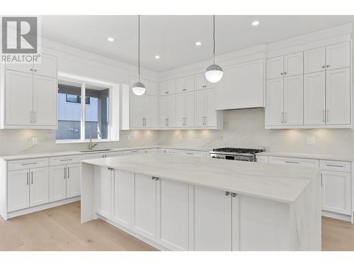 1955 Harris Drive, Penticton, BC - Indoor Photo Showing Kitchen With Upgraded Kitchen