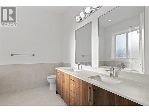 1955 Harris Drive, Penticton, BC - Indoor Photo Showing Bathroom