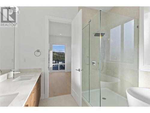 1955 Harris Drive, Penticton, BC - Indoor Photo Showing Bathroom