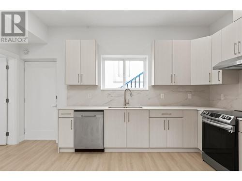 1955 Harris Drive, Penticton, BC - Indoor Photo Showing Kitchen