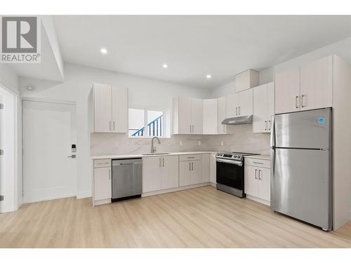 1955 Harris Drive, Penticton, BC - Indoor Photo Showing Kitchen