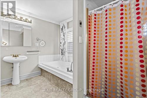 2083 Hollowview Road, Stirling-Rawdon, ON - Indoor Photo Showing Bathroom