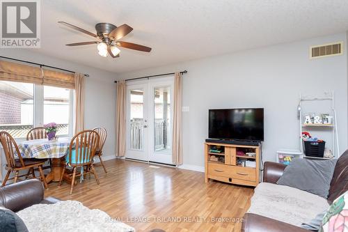 76 Shaw Boulevard, Central Elgin (Lynhurst), ON - Indoor Photo Showing Living Room