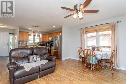 76 Shaw Boulevard, Central Elgin (Lynhurst), ON - Indoor Photo Showing Living Room