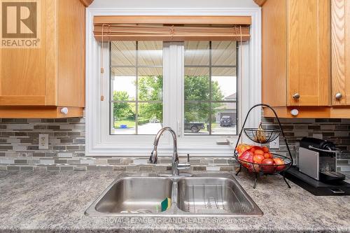 76 Shaw Boulevard, Central Elgin (Lynhurst), ON - Indoor Photo Showing Kitchen With Double Sink