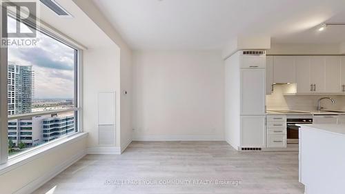 1507 - 9085 Jane Street, Vaughan, ON - Indoor Photo Showing Kitchen