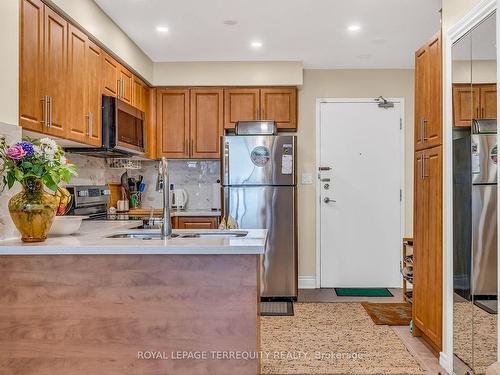 1014-2464 Weston Rd, Toronto, ON - Indoor Photo Showing Kitchen