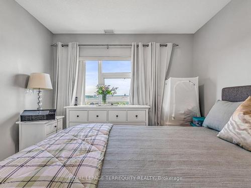 1014-2464 Weston Rd, Toronto, ON - Indoor Photo Showing Bedroom