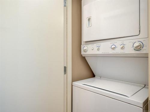 508-751 Fairfield Rd, Victoria, BC - Indoor Photo Showing Laundry Room