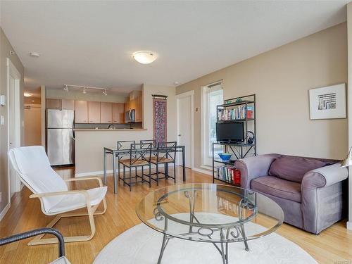 508-751 Fairfield Rd, Victoria, BC - Indoor Photo Showing Living Room