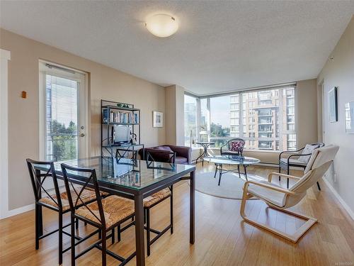 508-751 Fairfield Rd, Victoria, BC - Indoor Photo Showing Living Room