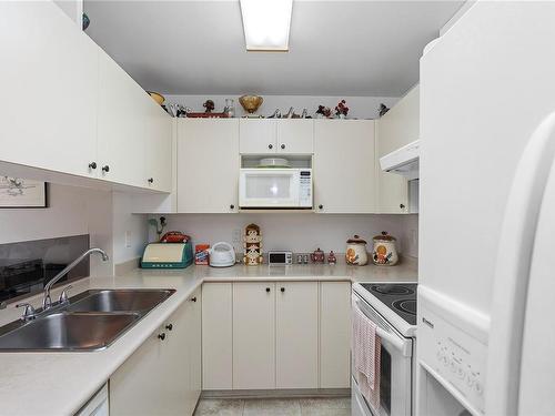 406-1685 Estevan Rd, Nanaimo, BC - Indoor Photo Showing Kitchen With Double Sink