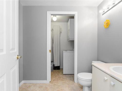 406-1685 Estevan Rd, Nanaimo, BC - Indoor Photo Showing Bathroom