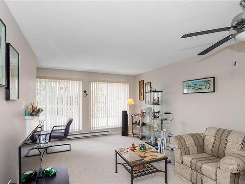 406-1685 Estevan Rd, Nanaimo, BC - Indoor Photo Showing Living Room