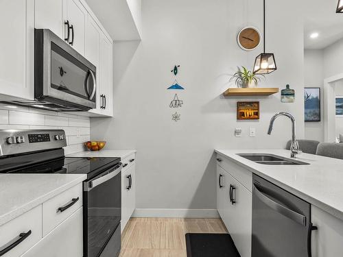 43-1240 Alpine Road, Sun Peaks, BC - Indoor Photo Showing Kitchen With Stainless Steel Kitchen With Double Sink With Upgraded Kitchen