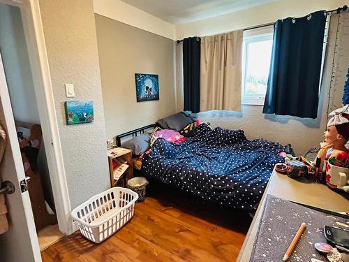 653 Sydney Ave, Kamloops, BC - Indoor Photo Showing Bedroom