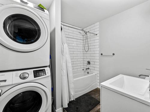 653 Sydney Ave, Kamloops, BC - Indoor Photo Showing Laundry Room