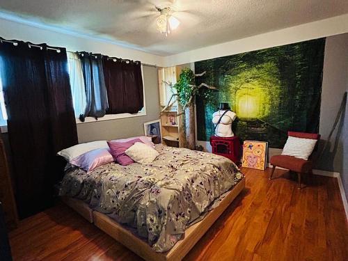 653 Sydney Ave, Kamloops, BC - Indoor Photo Showing Bedroom