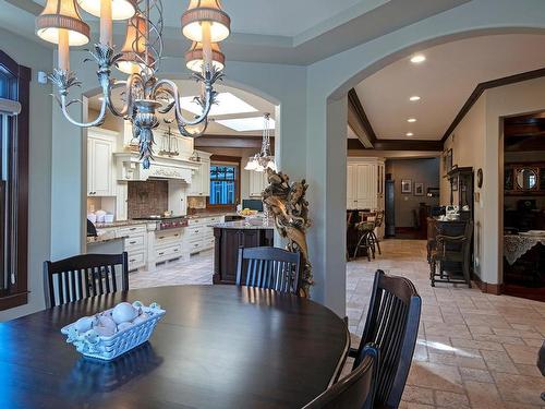 2622 Thompson Drive, Kamloops, BC - Indoor Photo Showing Dining Room