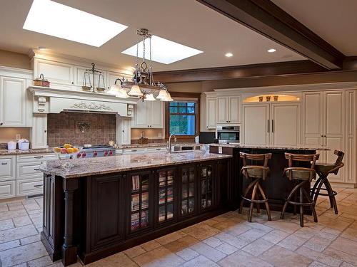 2622 Thompson Drive, Kamloops, BC - Indoor Photo Showing Kitchen