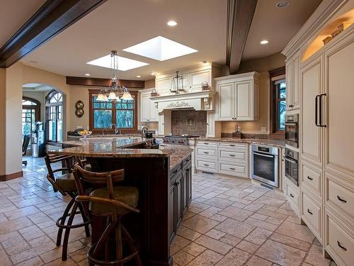 2622 Thompson Drive, Kamloops, BC - Indoor Photo Showing Kitchen With Upgraded Kitchen