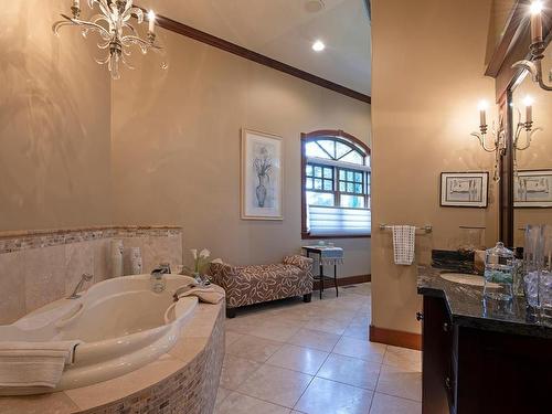 2622 Thompson Drive, Kamloops, BC - Indoor Photo Showing Bathroom