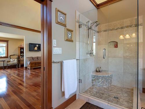 2622 Thompson Drive, Kamloops, BC - Indoor Photo Showing Bathroom