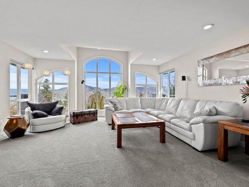 2015 High Country Blvd, Kamloops, BC - Indoor Photo Showing Living Room