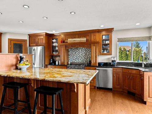 2015 High Country Blvd, Kamloops, BC - Indoor Photo Showing Kitchen With Upgraded Kitchen