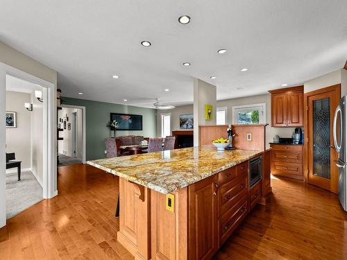 2015 High Country Blvd, Kamloops, BC - Indoor Photo Showing Kitchen With Upgraded Kitchen