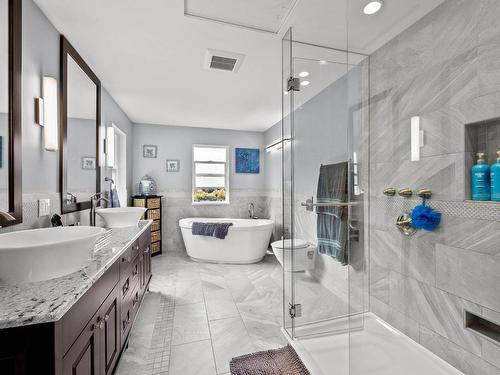 2015 High Country Blvd, Kamloops, BC - Indoor Photo Showing Bathroom