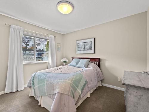 2015 High Country Blvd, Kamloops, BC - Indoor Photo Showing Bedroom