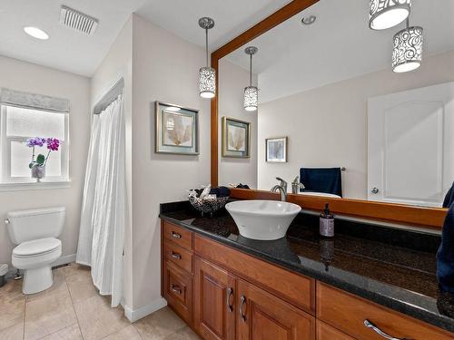 2015 High Country Blvd, Kamloops, BC - Indoor Photo Showing Bathroom