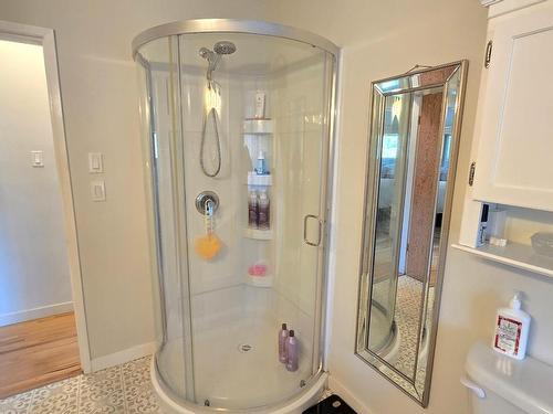 160 Pump Road, Kamloops, BC - Indoor Photo Showing Bathroom