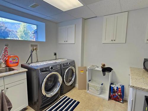 160 Pump Road, Kamloops, BC - Indoor Photo Showing Laundry Room