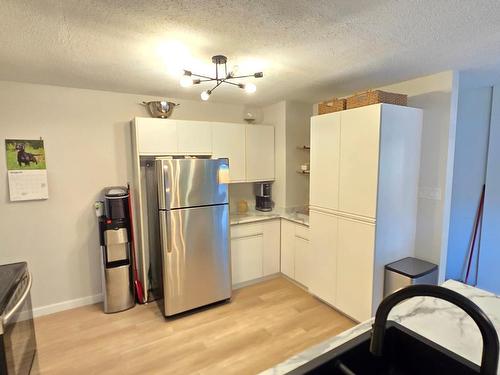 160 Pump Road, Kamloops, BC - Indoor Photo Showing Kitchen