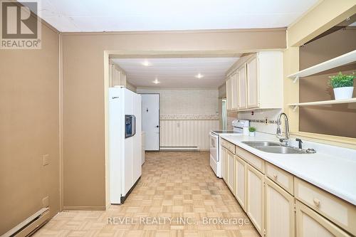 10 Firelane 10A Road, Niagara-On-The-Lake, ON - Indoor Photo Showing Kitchen With Double Sink