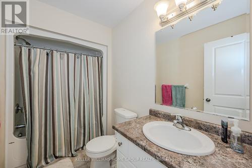 51 - 167 Arkell Road, Guelph (Pine Ridge), ON - Indoor Photo Showing Bathroom