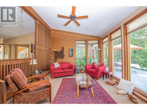 605 Larkspur, Vernon, BC - Indoor Photo Showing Living Room