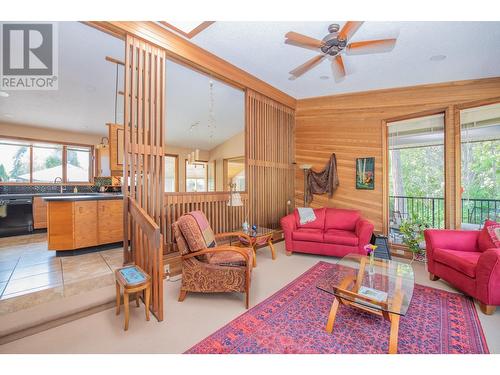 605 Larkspur, Vernon, BC - Indoor Photo Showing Living Room