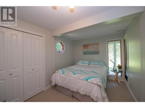 605 Larkspur, Vernon, BC - Indoor Photo Showing Bedroom