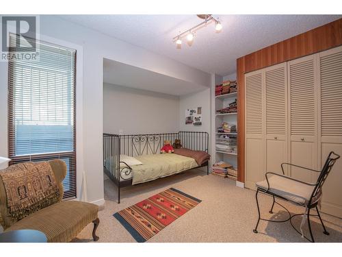 605 Larkspur, Vernon, BC - Indoor Photo Showing Bedroom