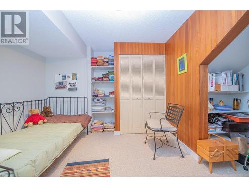 605 Larkspur, Vernon, BC - Indoor Photo Showing Bedroom