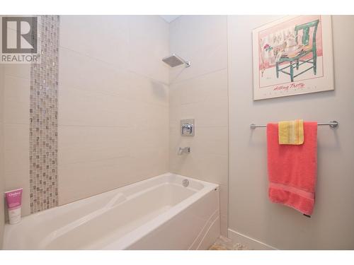 605 Larkspur, Vernon, BC - Indoor Photo Showing Bathroom