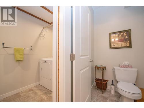 605 Larkspur, Vernon, BC - Indoor Photo Showing Bathroom