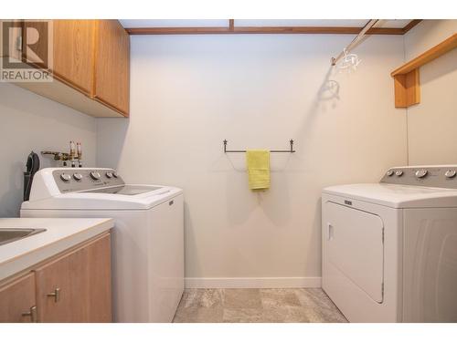 605 Larkspur, Vernon, BC - Indoor Photo Showing Laundry Room