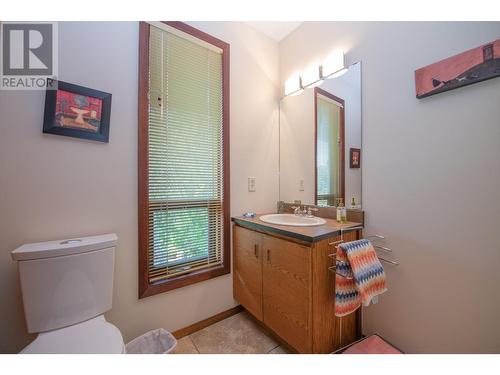 605 Larkspur, Vernon, BC - Indoor Photo Showing Bathroom