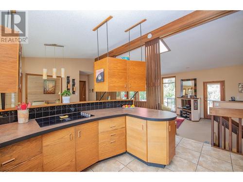 605 Larkspur, Vernon, BC - Indoor Photo Showing Kitchen